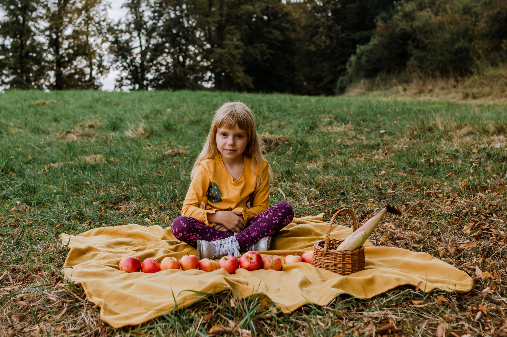 jak fotit přírodu - podzimní focení venku, dětská fotografie